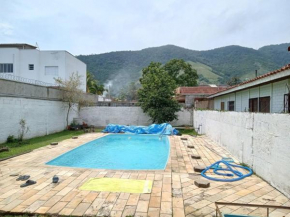 Casa com piscina perto da praia
